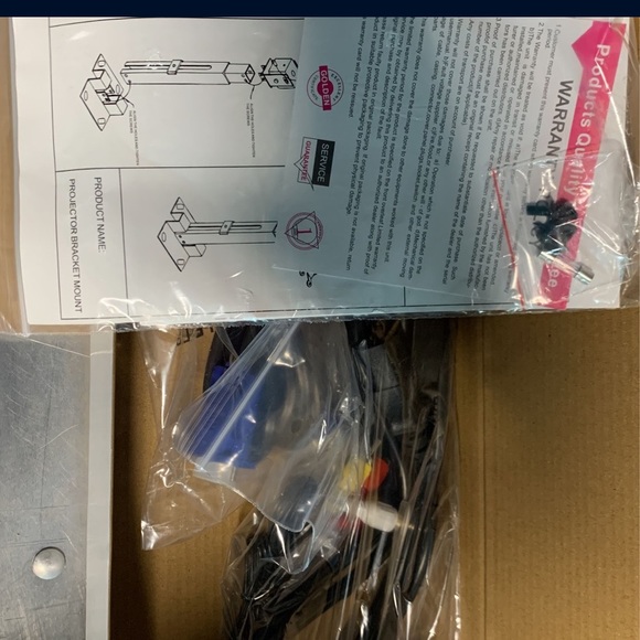 Projector and screen - Picture 5 of 5